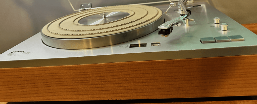 Yamaha YP-800 Turntable