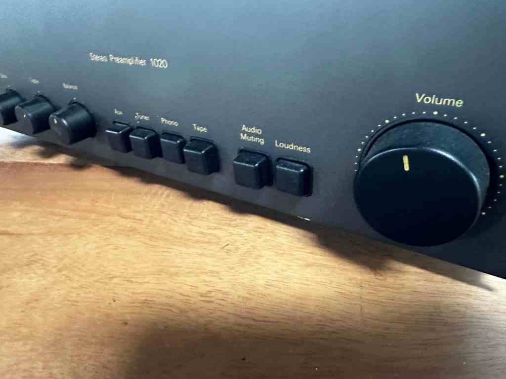 Preamp NAD 1020 2
