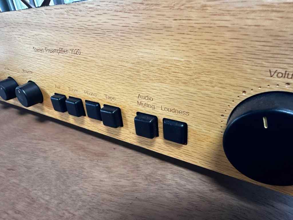 NAD 1020 panel frontal de madera personalizado en el lado derecho