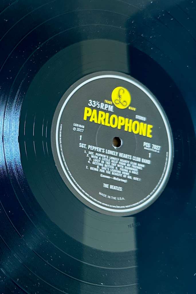 Etiqueta del vinilo de «Sgt. Pepper’s Lonely Hearts Club Band» de los Beatles