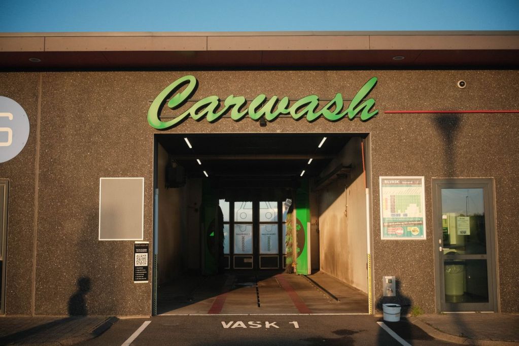 Exterior view of a carwash in Norway, featuring modern design and ambient sunset lighting.